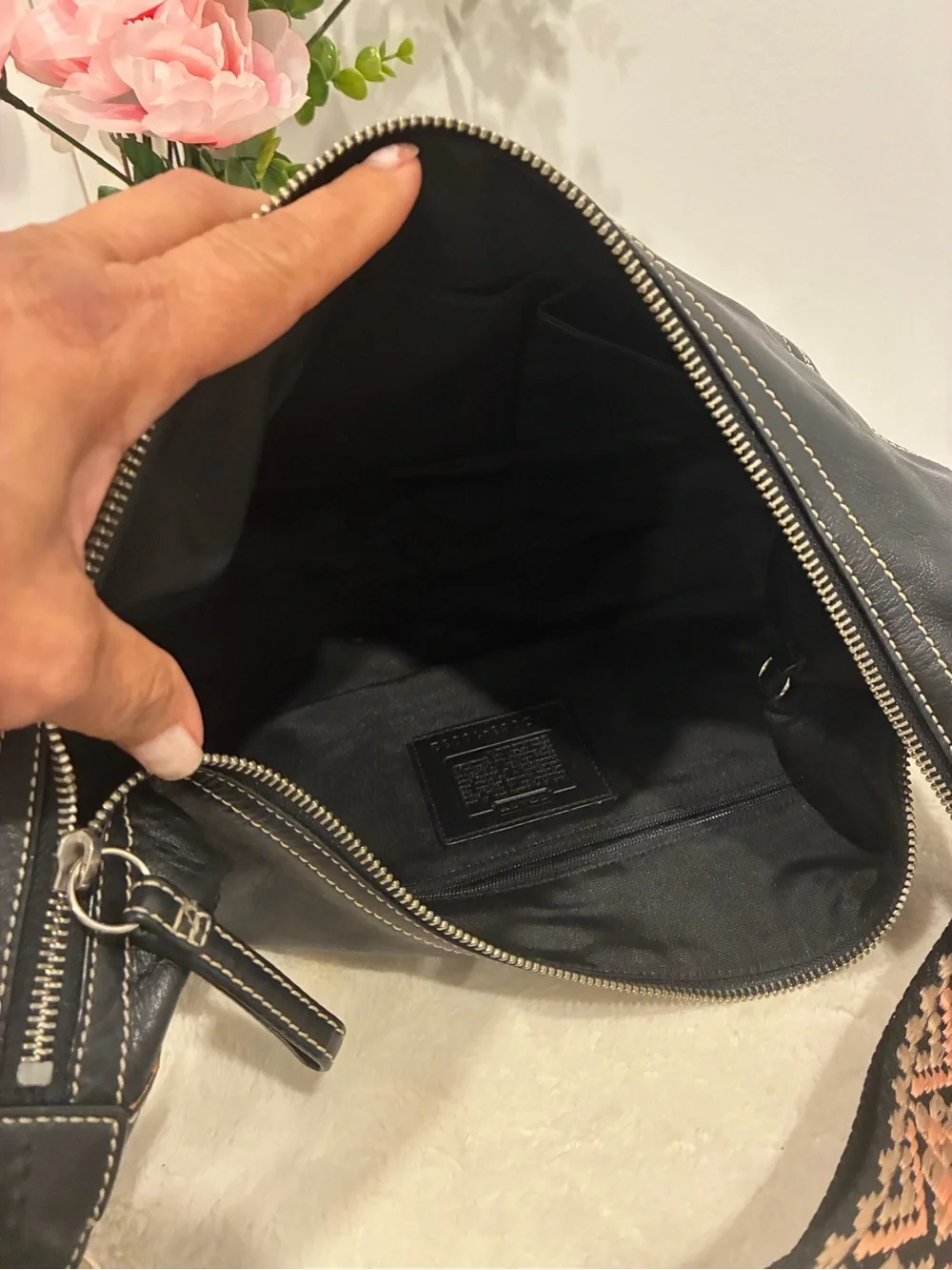 Coach Soho 10032 Black Leather Hobo Shoulder Bag Contrast Stitching Y2K